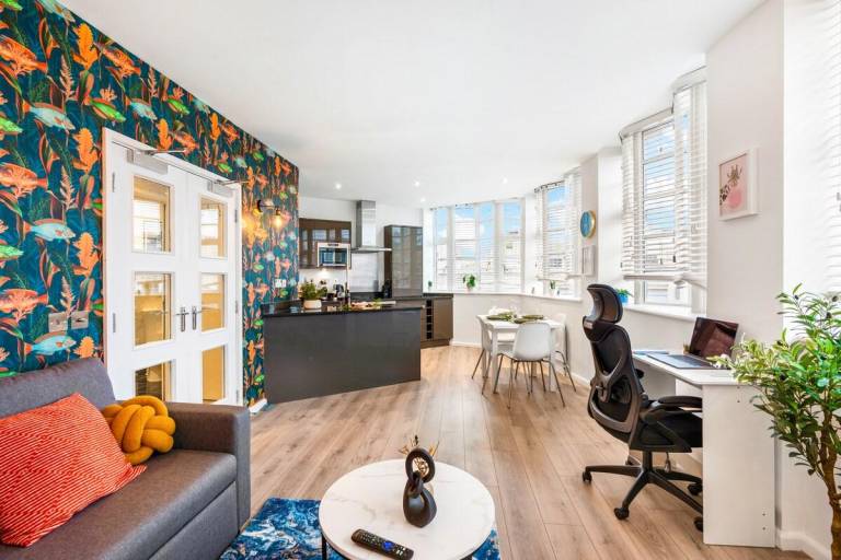 Brighton Apartment Near Lanes & Beach Central in Brighton