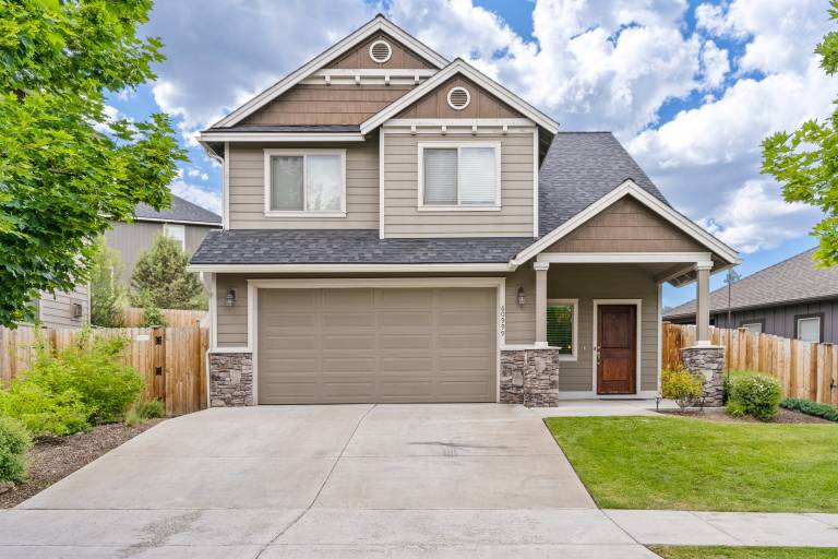 Geary Getaway - Central Location, Private Hot Tub, Fenced Yard, AC — photo 5