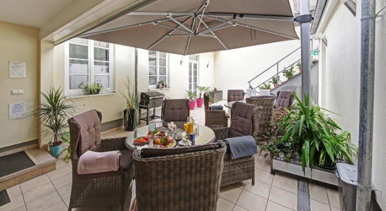 Boutique-Hotel Kronenstuben - unschlagbare Zentrumsnahe direkt am Marstall & Marktplatz - Schloss in — photo 5