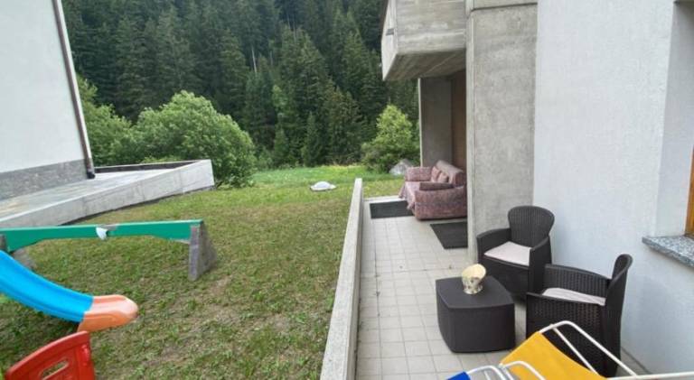 Holiday apartment with patio & garden — photo 3
