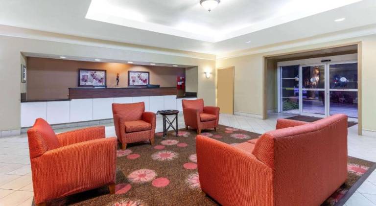La Quinta Inn & Suites by Wyndham Seguin — photo 4