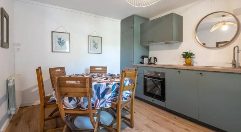 Fully equipped villa with garden, patio & hot tub | Dogs allowed — photo 4