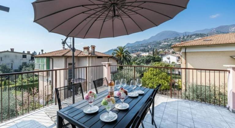 Rental apartment with 2 rooms for 4 persons in Gardone Riviera