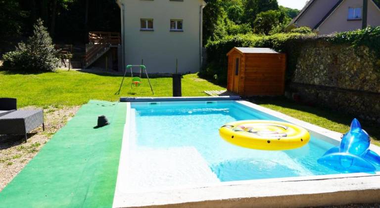 House with pool — photo 4