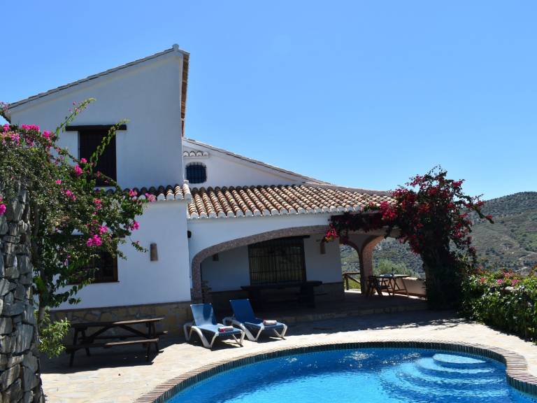 Fully equipped nice house with private pool, garden & patio | Pet-friendly — photo 3