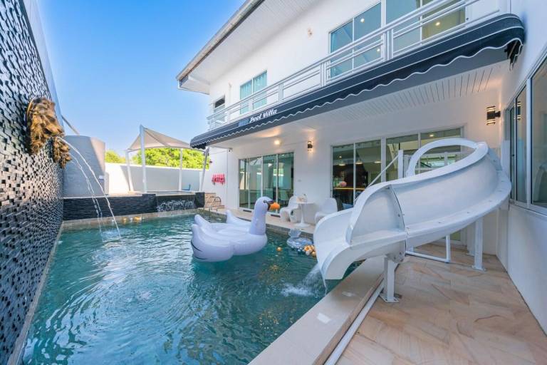 Vacation home with BBQ & pool in Chonburi