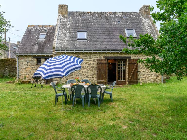 Vacation home with terrace & barbecue in Lorient
