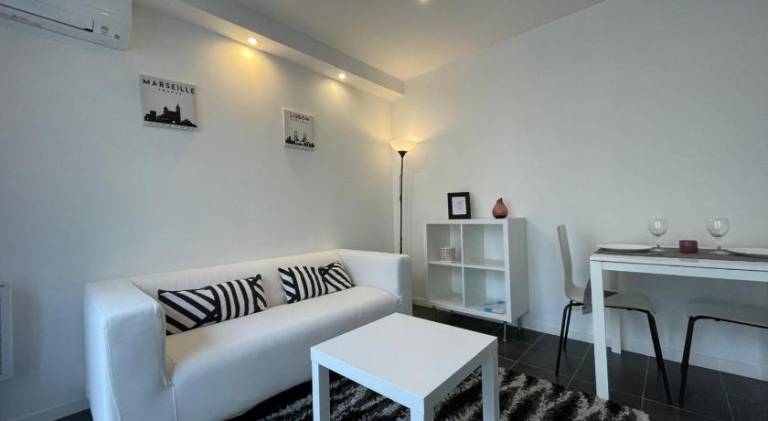 Apartment with 1 room for 2 persons in Fontainebleau