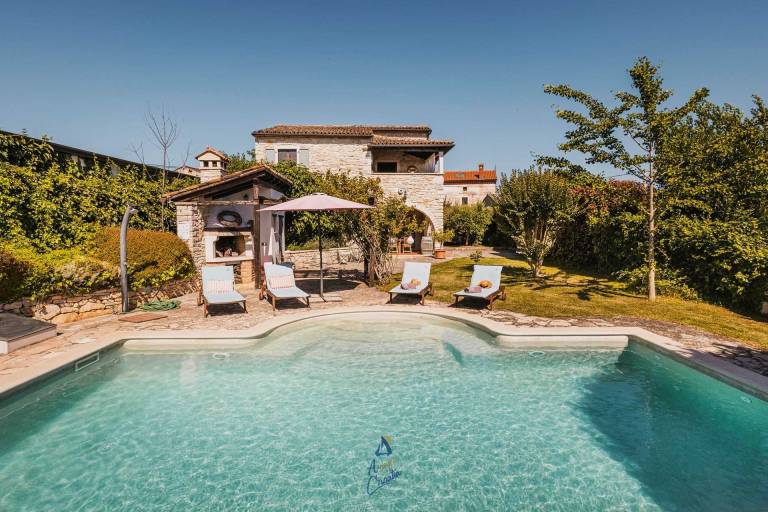 Charming 3-BR villa for 6 with extra large pool and garden — photo 4