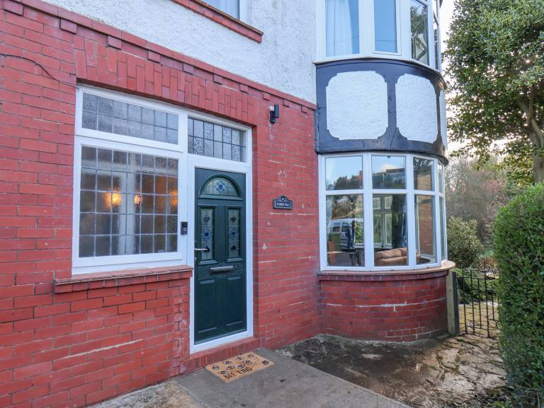 Cottage with garden | Beach view — photo 2