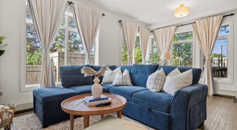 Vacation home | Suitable for remote work | Dogs allowed in Edmonton, AB