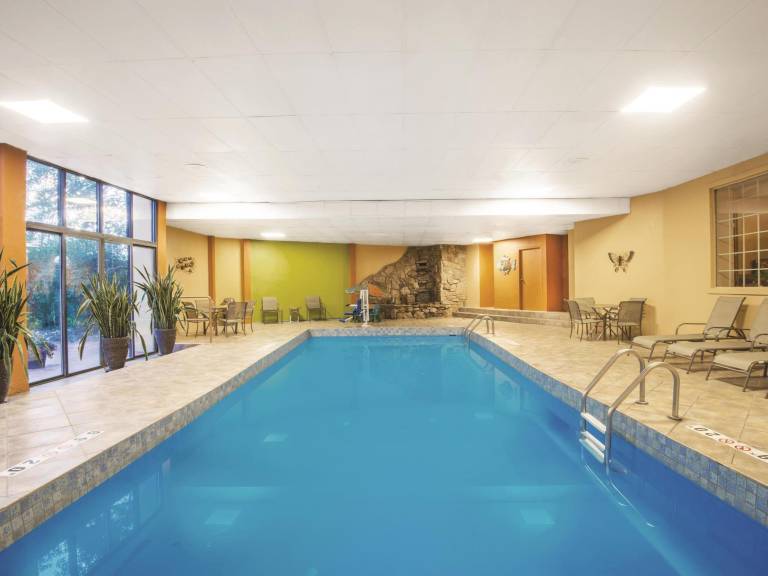 Mountain Valley Inn & Suites — photo 5