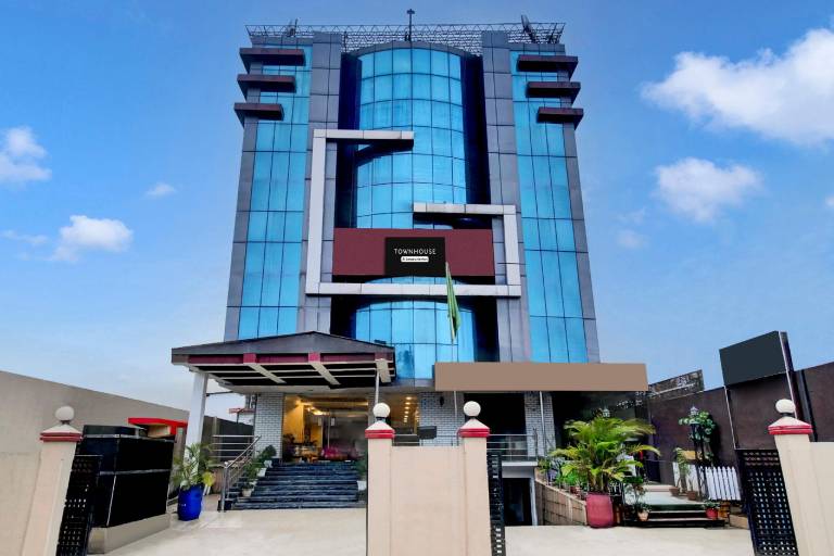 Super Townhouse Hatigaon Near Medicity Formerly Hotel Grand Majesty in Guwahati