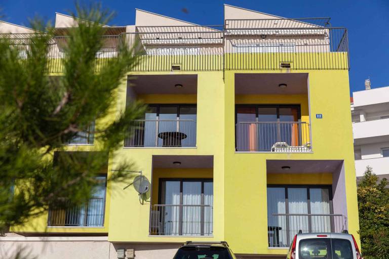 Holiday apartment with terrace & garden | Sea view — photo 3