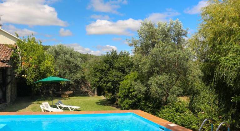 Farm with pool, yard & barbecue — photo 3