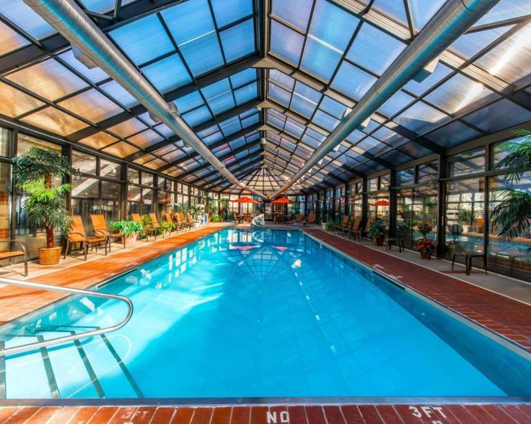 Comfort Inn & Suites Erie - Splash Lagoon Indoor Waterpark — photo 2