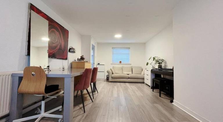 3 bed garden house direct connection to airport n train station — photo 2