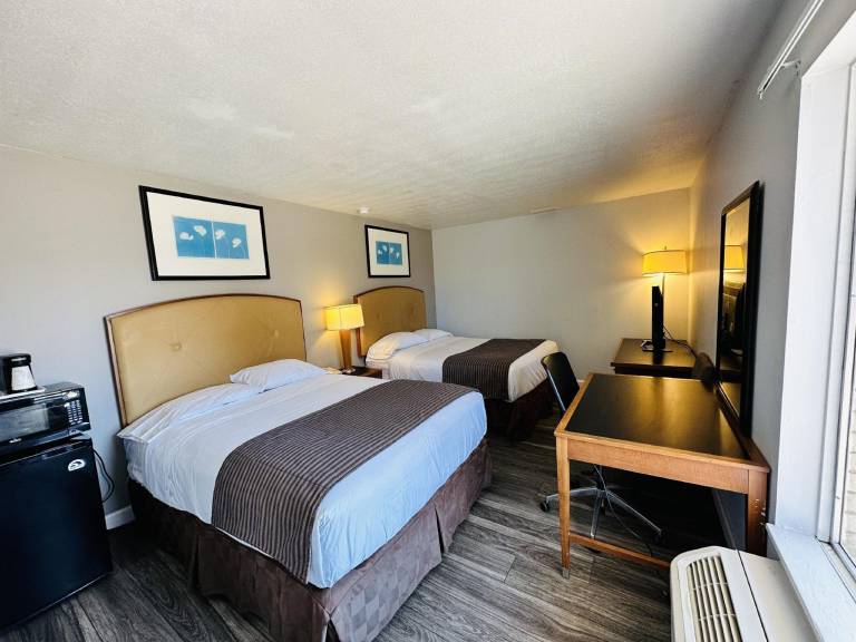Travel Inn & Suites — photo 4