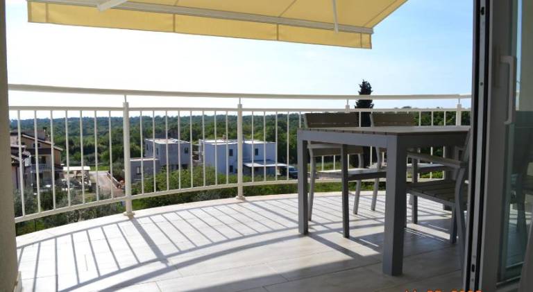 Apartment with pool — photo 4