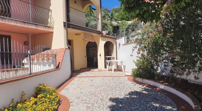 House with 2 rooms for 6 persons — photo 3