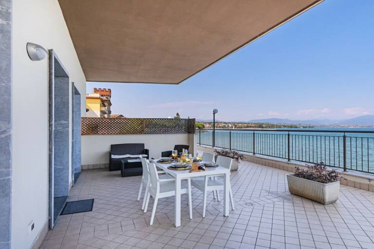 Vacation home with yard & patio in Pozzolengo
