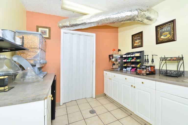 Americas Best Value Inn Fredericksburg N — photo 5