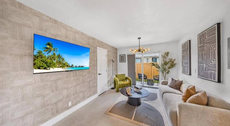 Rental apartment with pool in Fort Lauderdale, FL