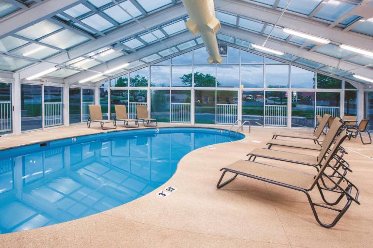La Quinta Inn & Suites by Wyndham Rockford — photo 4