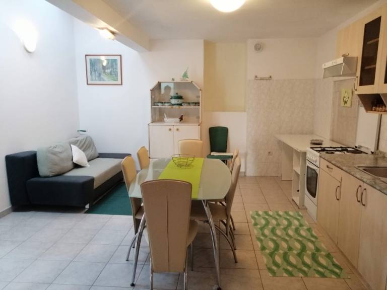 Rental apartment with grill, patio & yard — photo 3