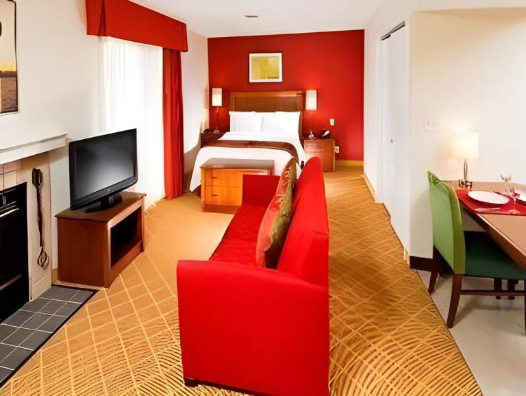 Value Suites Extended Stay - St. Louis Westport Plaza — photo 2