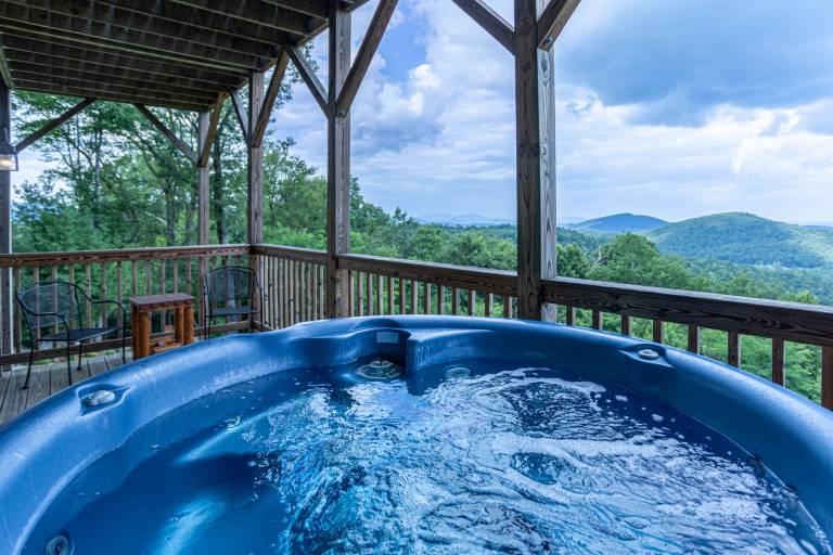 1 Amazing View - Great location, cozy, Foosball table and hot tub! — photo 2