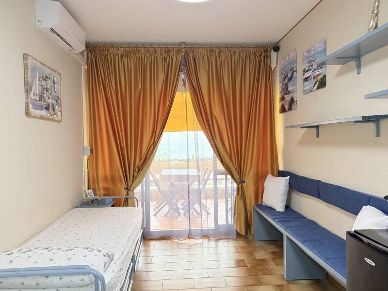 Children-friendly rental apartment with terrace | Sea view | Beach nearby | Pets allowed — photo 3