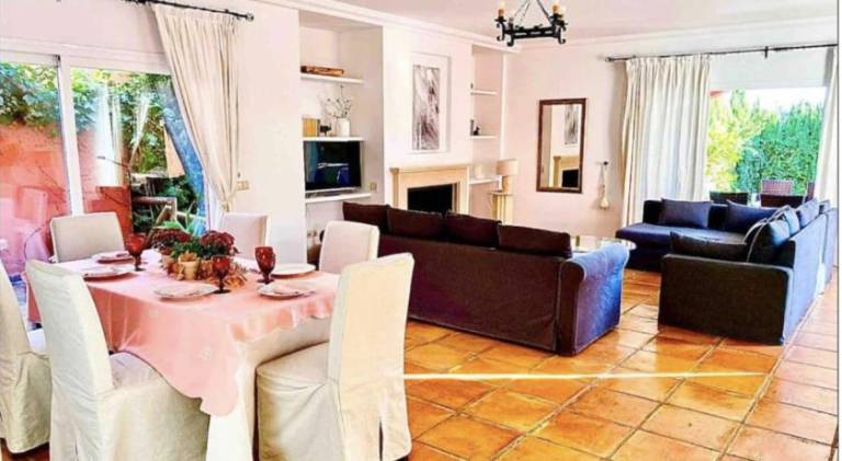 Villa with pool — photo 3