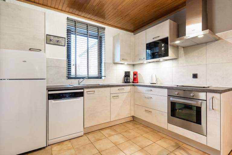 Child-friendly cottage with barbecue, garden & patio | Dogs allowed — photo 3