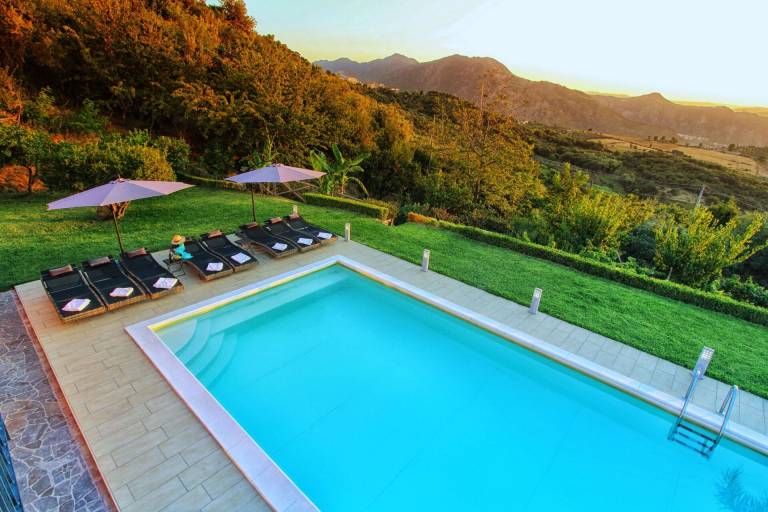 Children-friendly big villa with jacuzzi, garden & grill | Suitable for remote work | Pet-friendly — photo 4