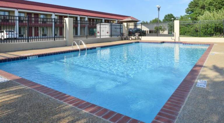 Americas Best Value Inn Tupelo Barnes Crossing — photo 4