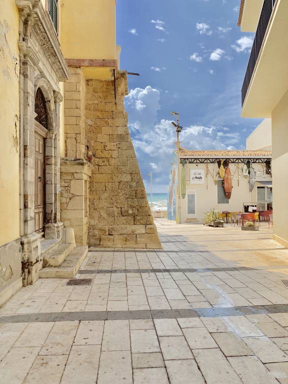 Family-oriented beautiful villa with barbecue, terrace & yard | Panoramic view | Beach nearby | Pet-friendly — photo 5