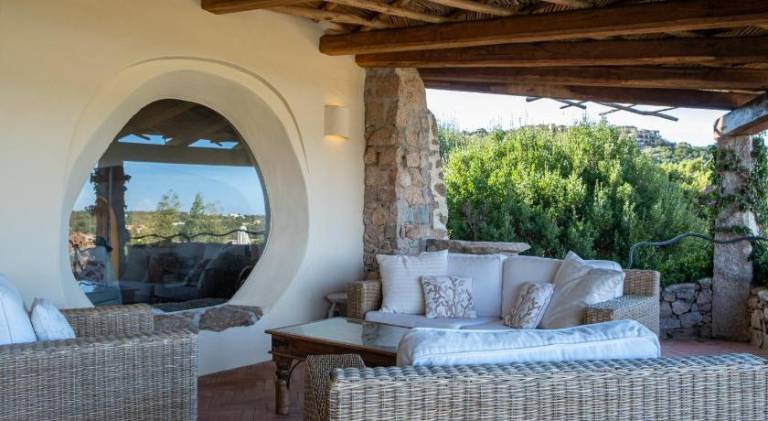 Villa with pool — photo 5
