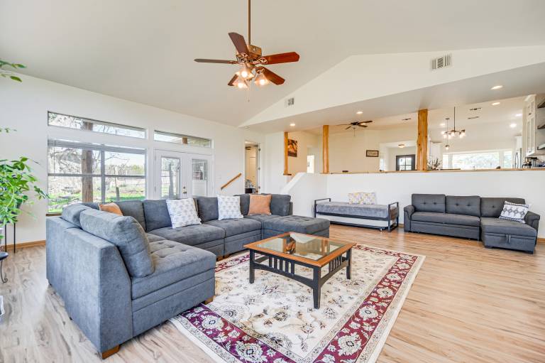 Hill Country Retreat Near Wineries & Weddings! — photo 4