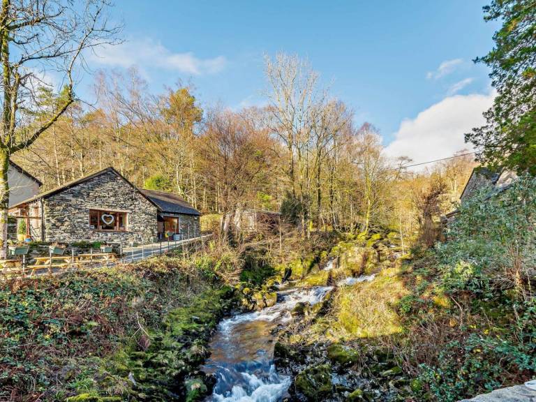 Fully equipped cottage with yard | Pets allowed in Ambleside