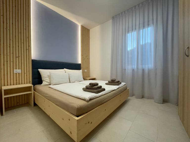 Fully equipped villa with pool, garden & terrace | Lake view | Pets are welcome — photo 3
