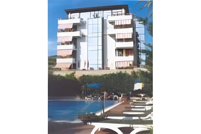 Espana aparthotel in Durrës