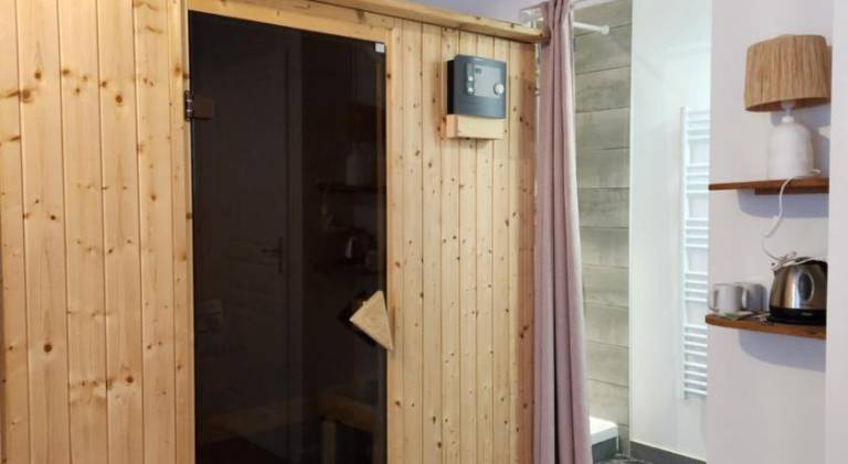 Chambres privees hyper-centre Epernay lit 160x200cm — photo 2