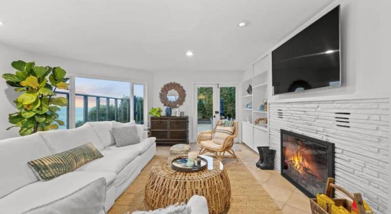 Entire Oceanfront Home Breathtaking 180 Views Near San Francisco — photo 2
