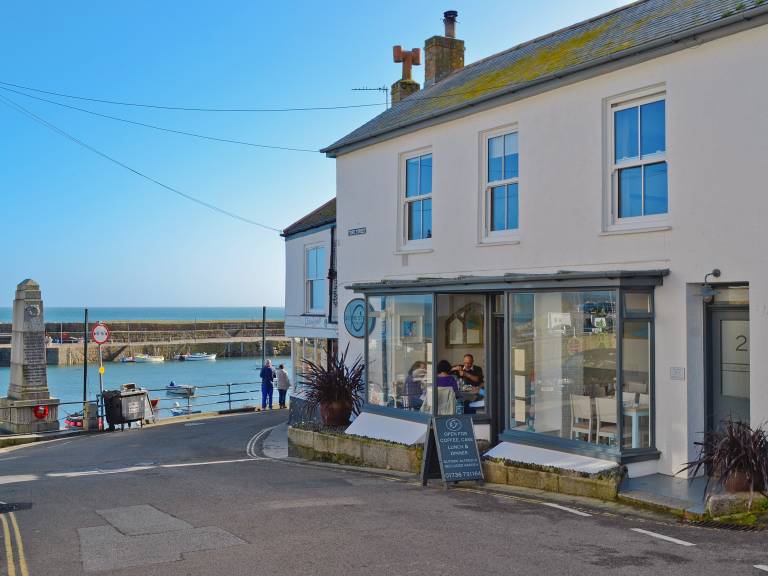 Cottage Mousehole