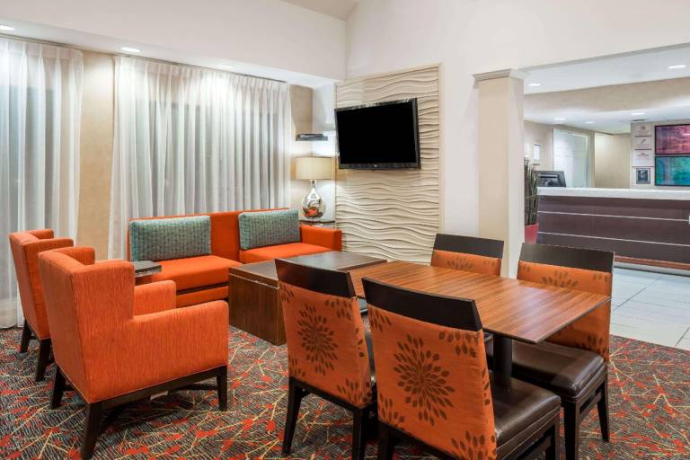 Value Suites Extended Stay - St. Louis Westport Plaza — photo 4
