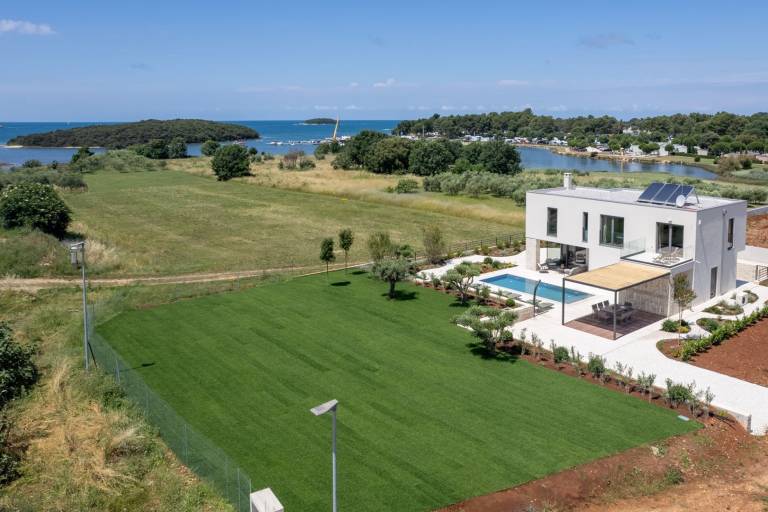 Villa with grill, patio & private pool | Beach view — photo 2