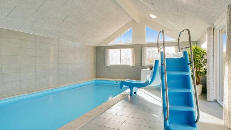 Child-friendly house with barbecue, yard & jacuzzi | Dogs allowed — photo 2
