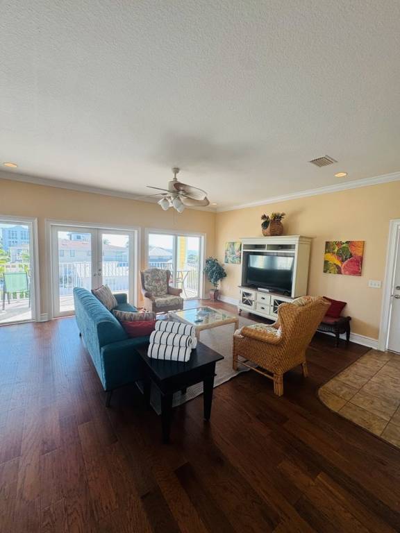 Vacation home with pool & grill | Next to the beach | Pets are welcome — photo 5