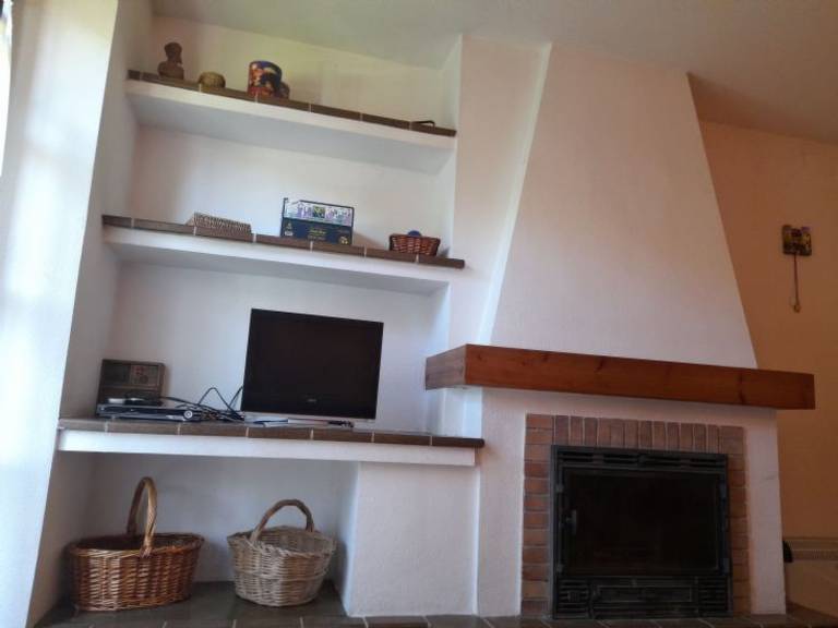 Holiday apartment with yard — photo 2